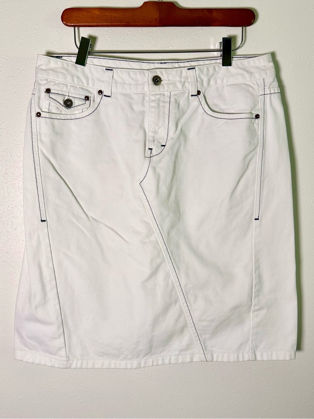 Tommy Hilfiger White Denim Skirt Size 10 Contrast Stitch Cotton Summer